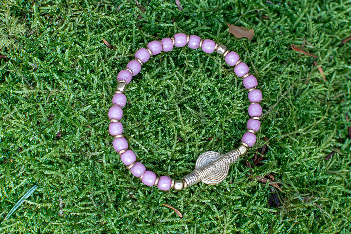 Armband Turkana mässing vintage glaspärlor rosa