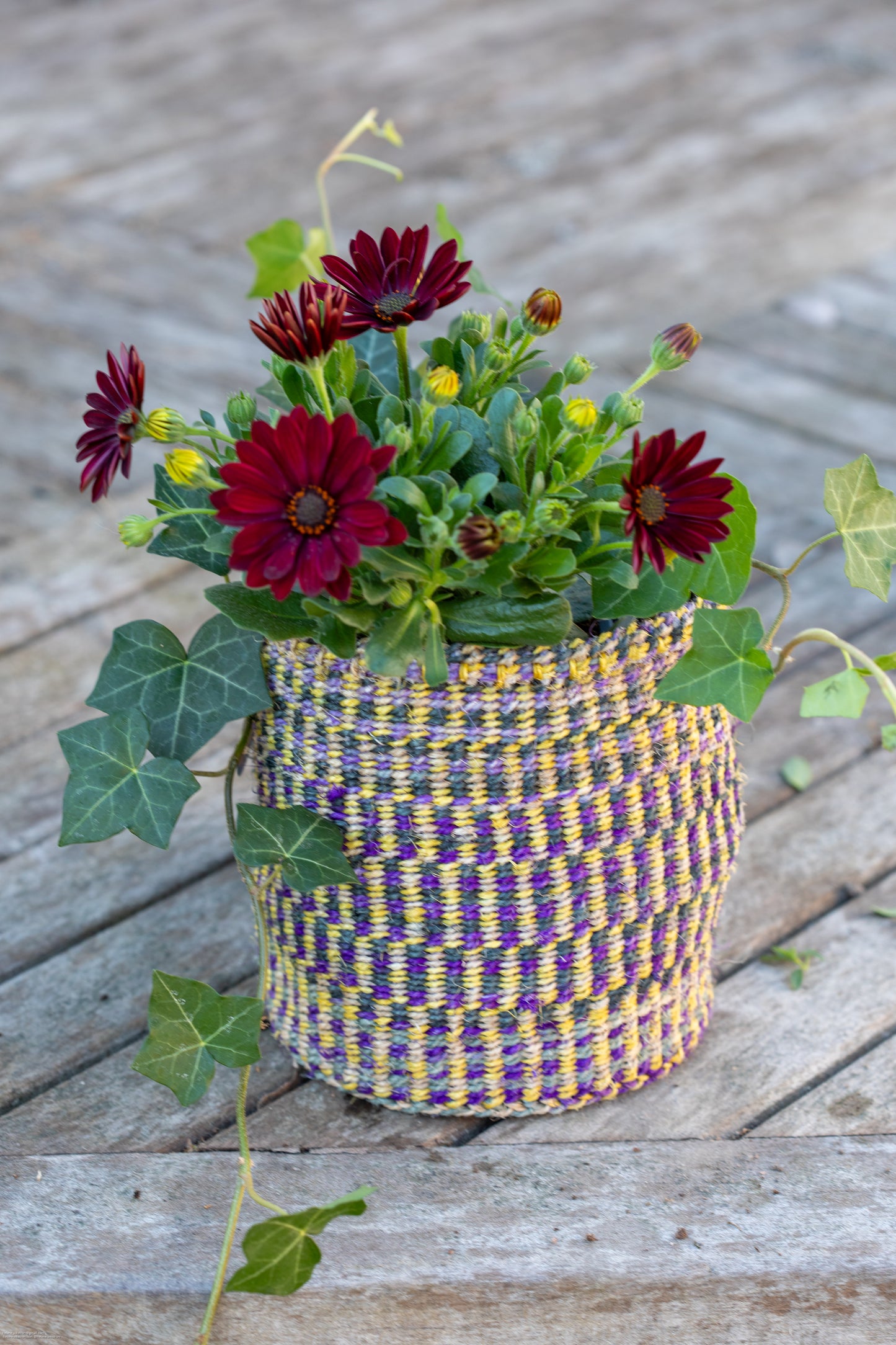 Förvaringskorg 17 cm lila gul beige sisal