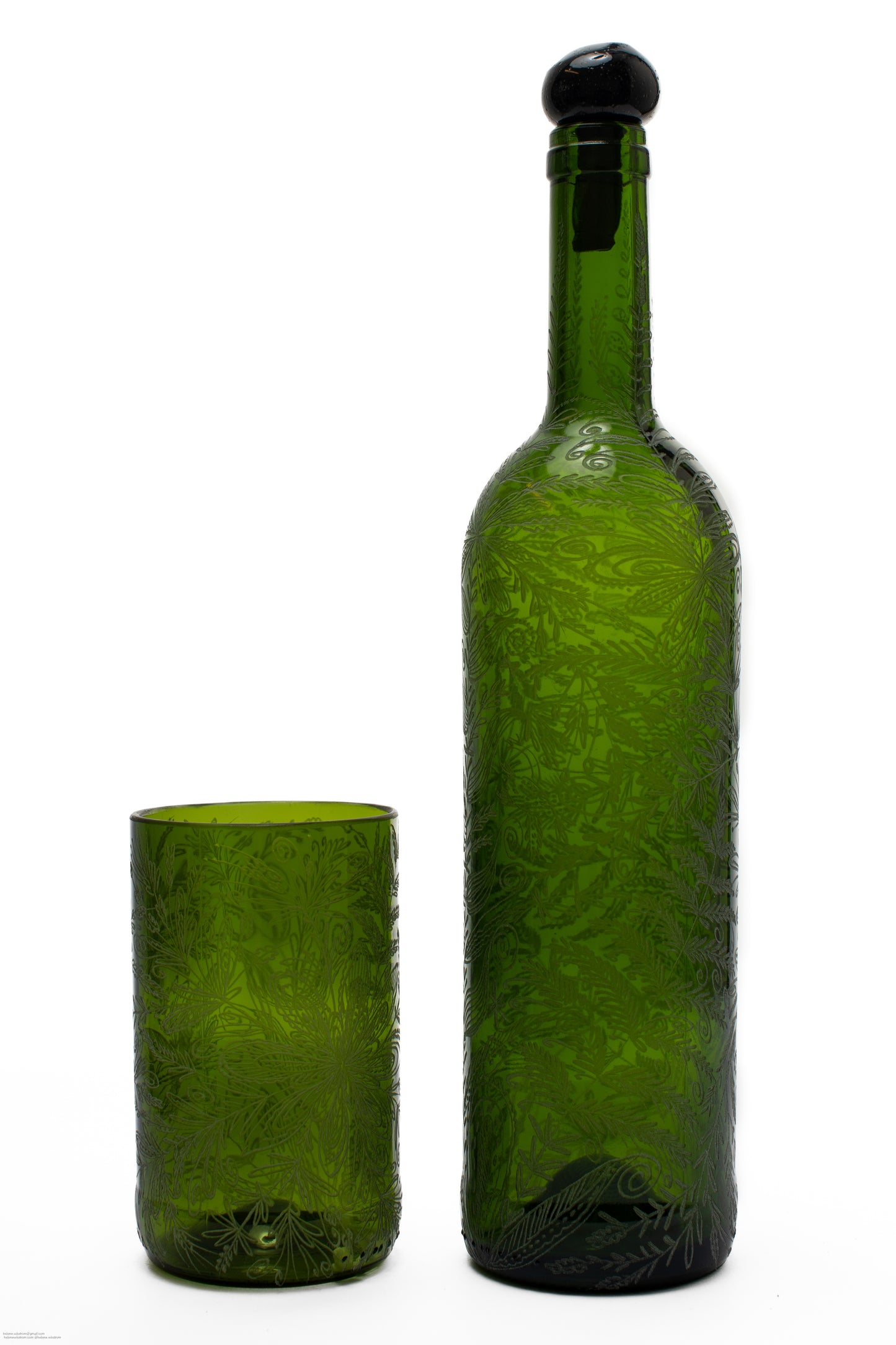 Handgraverad flaska floral grön