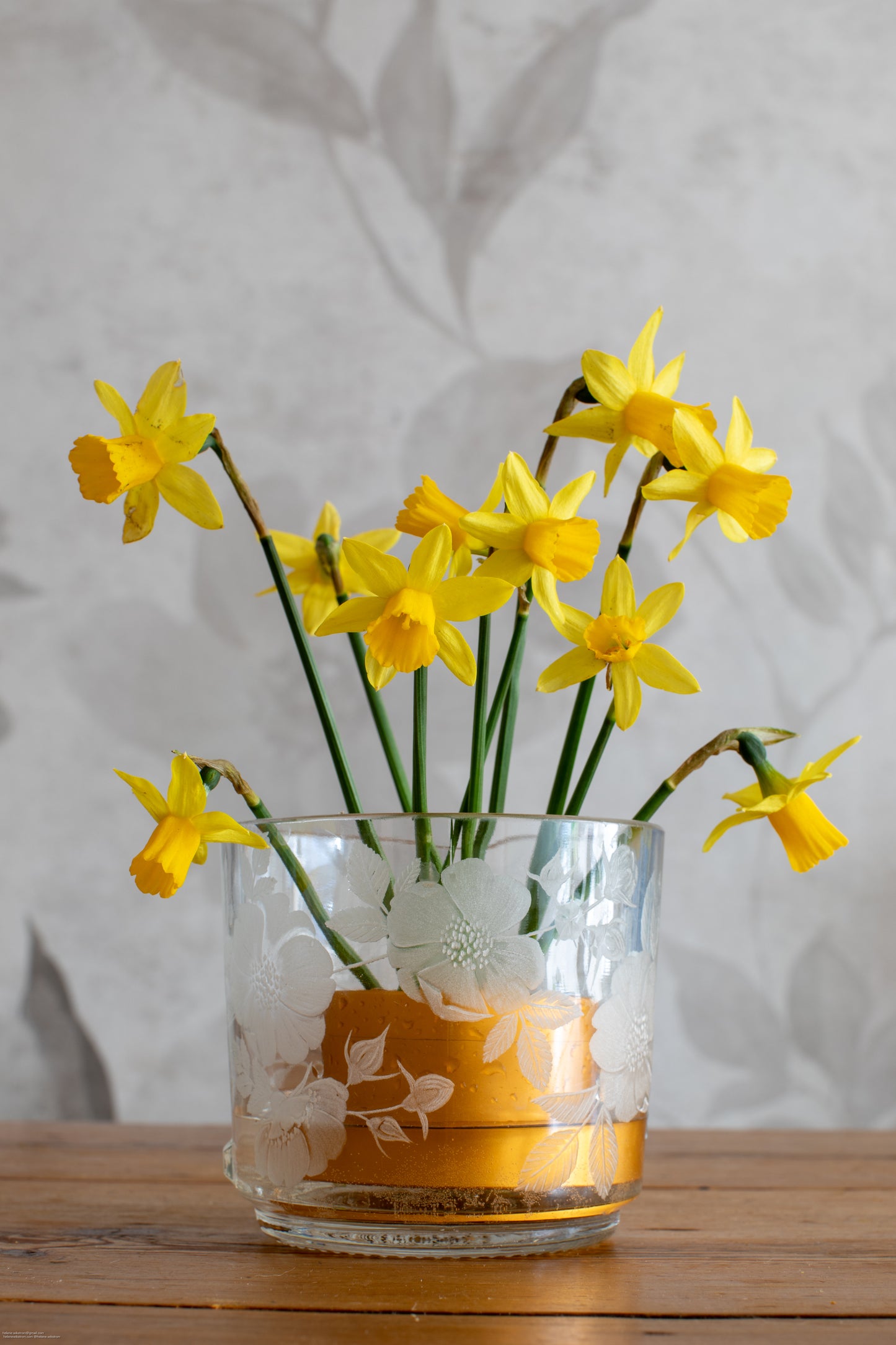 Handgraverad värmeljuslykta 10 cm vildrosor