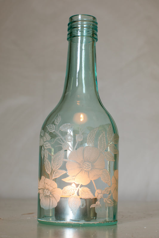 Handgraverad värmeljuslykta 18 cm blommor