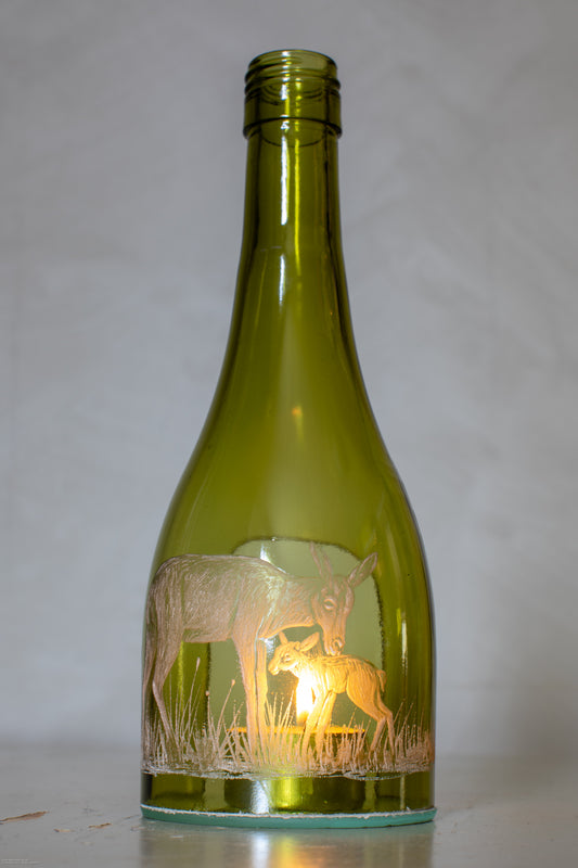 Handgraverad värmeljuslykta 21 cm rådjur grön