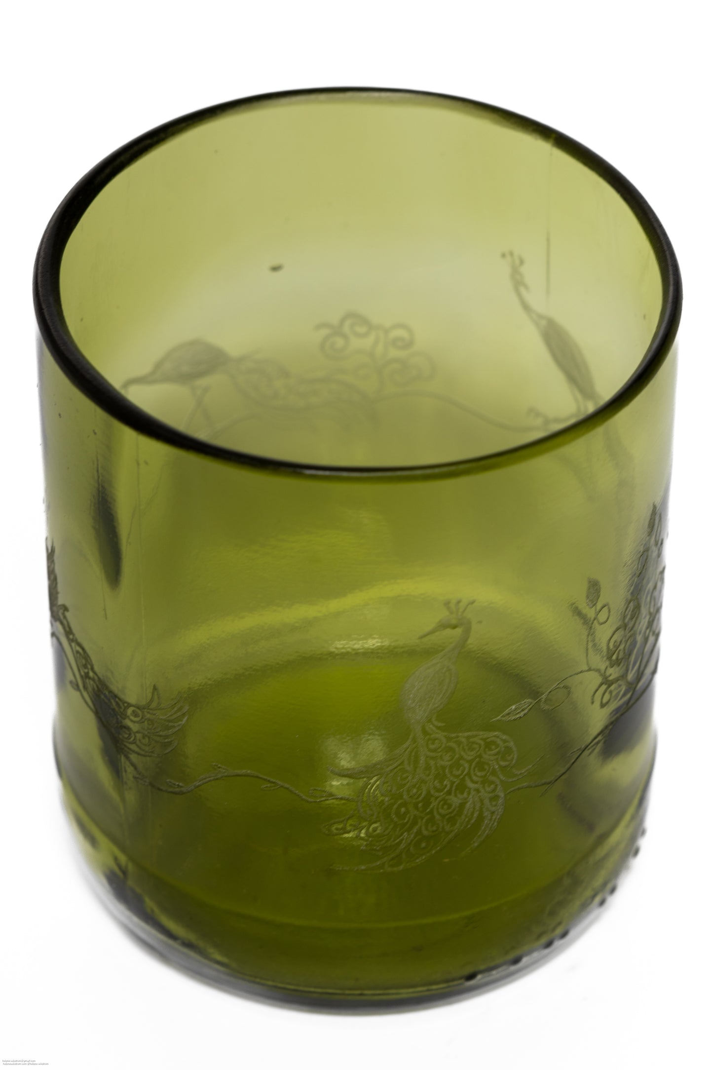 Handgraverad glasvas 9 cm påfåglar grön