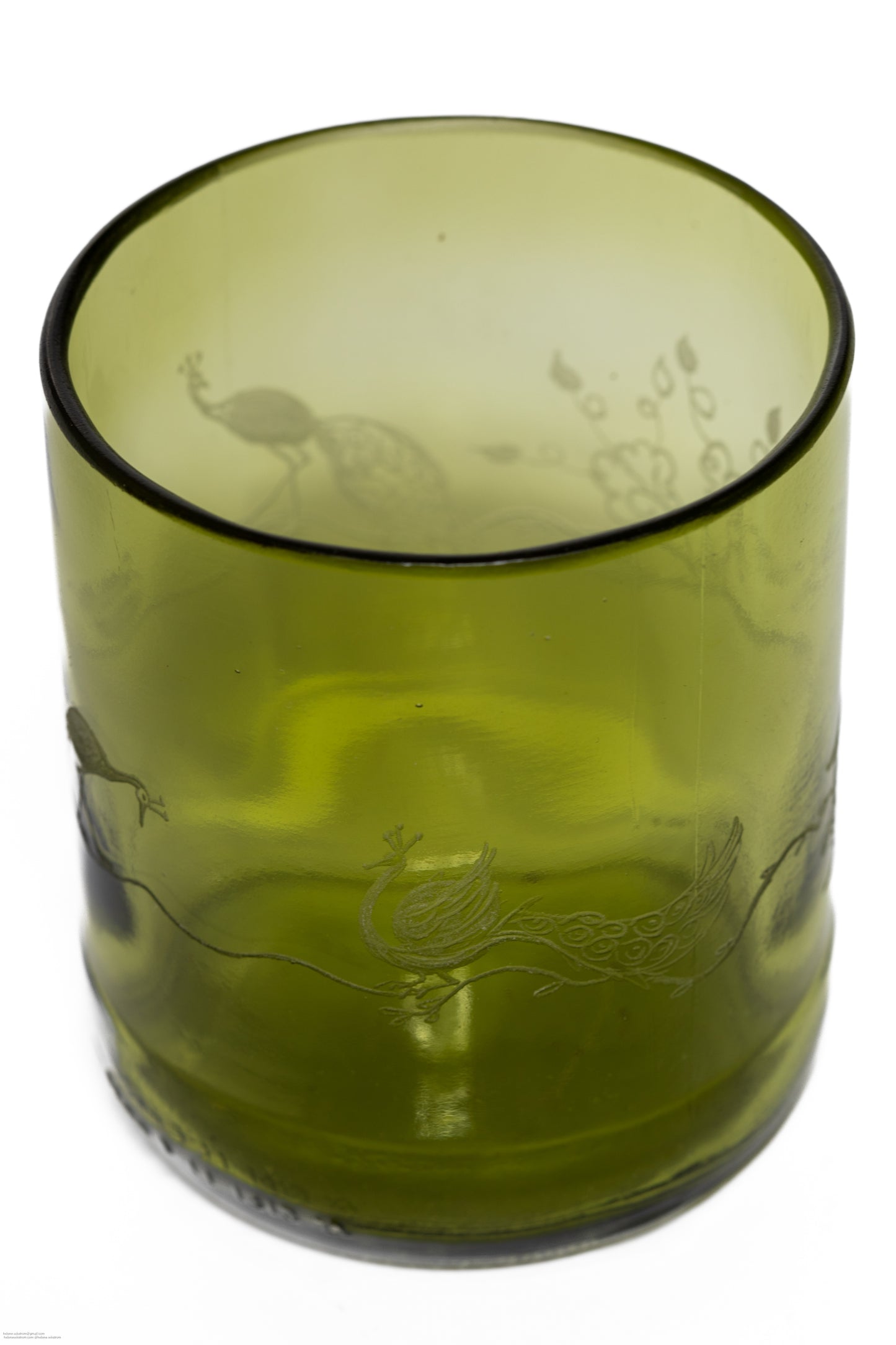 Handgraverad glasvas 9 cm påfåglar grön