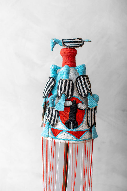 Pärlbroderad KRONA Yoruba turkosa fåglar