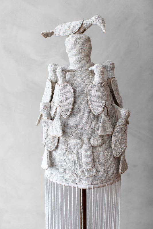 Pärlbroderad vit KRONA Yoruba