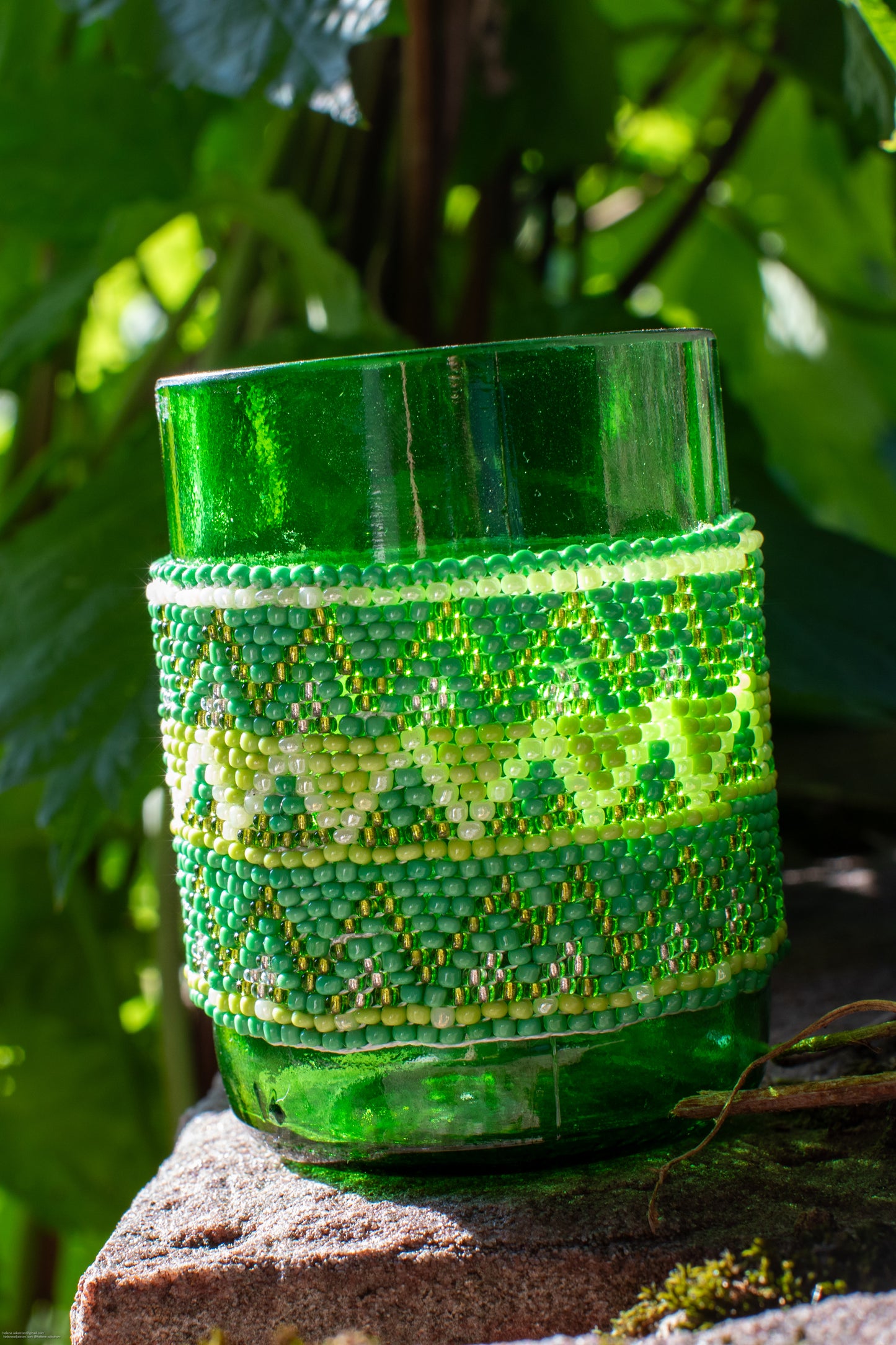 Pärlbroderat glas vas 10 cm klargrön