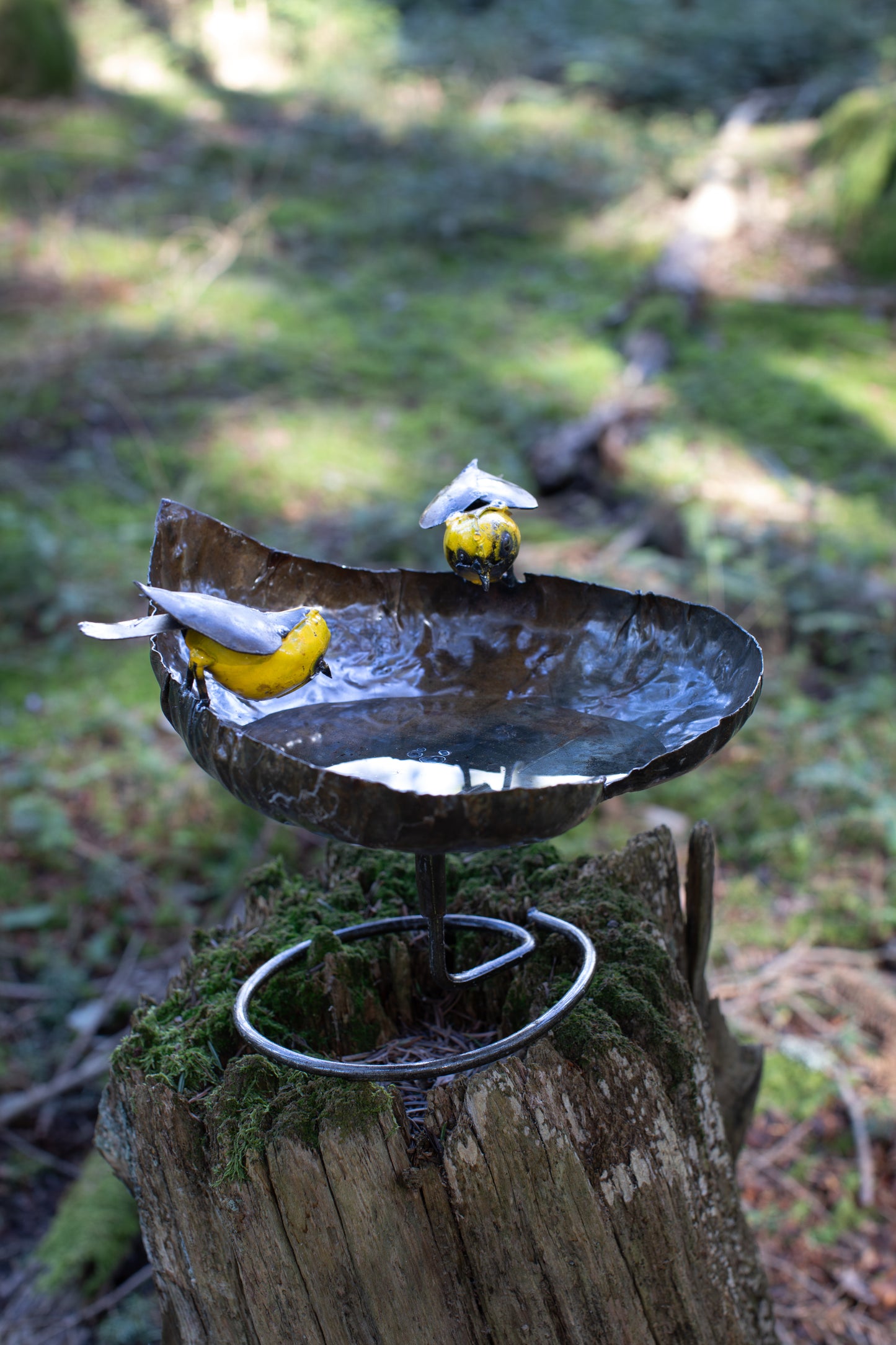 Stående fågelbad/bord GULA FÅGLAR 25 cm återbruk