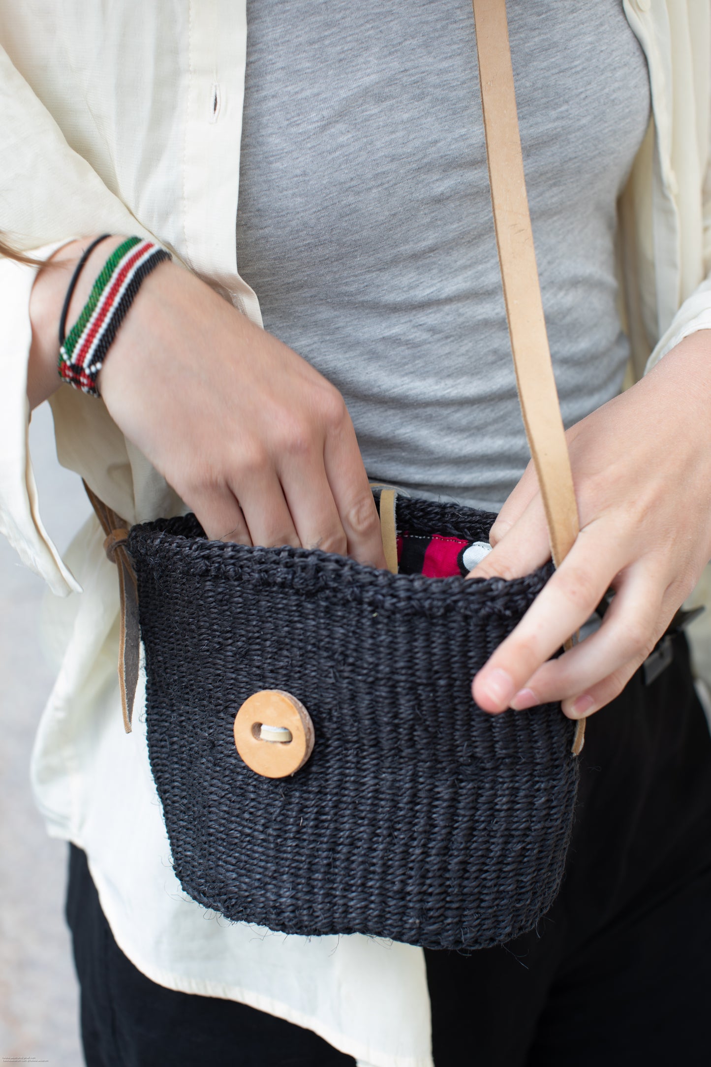 Väska 15 cm blågrå SISAL läder kanga