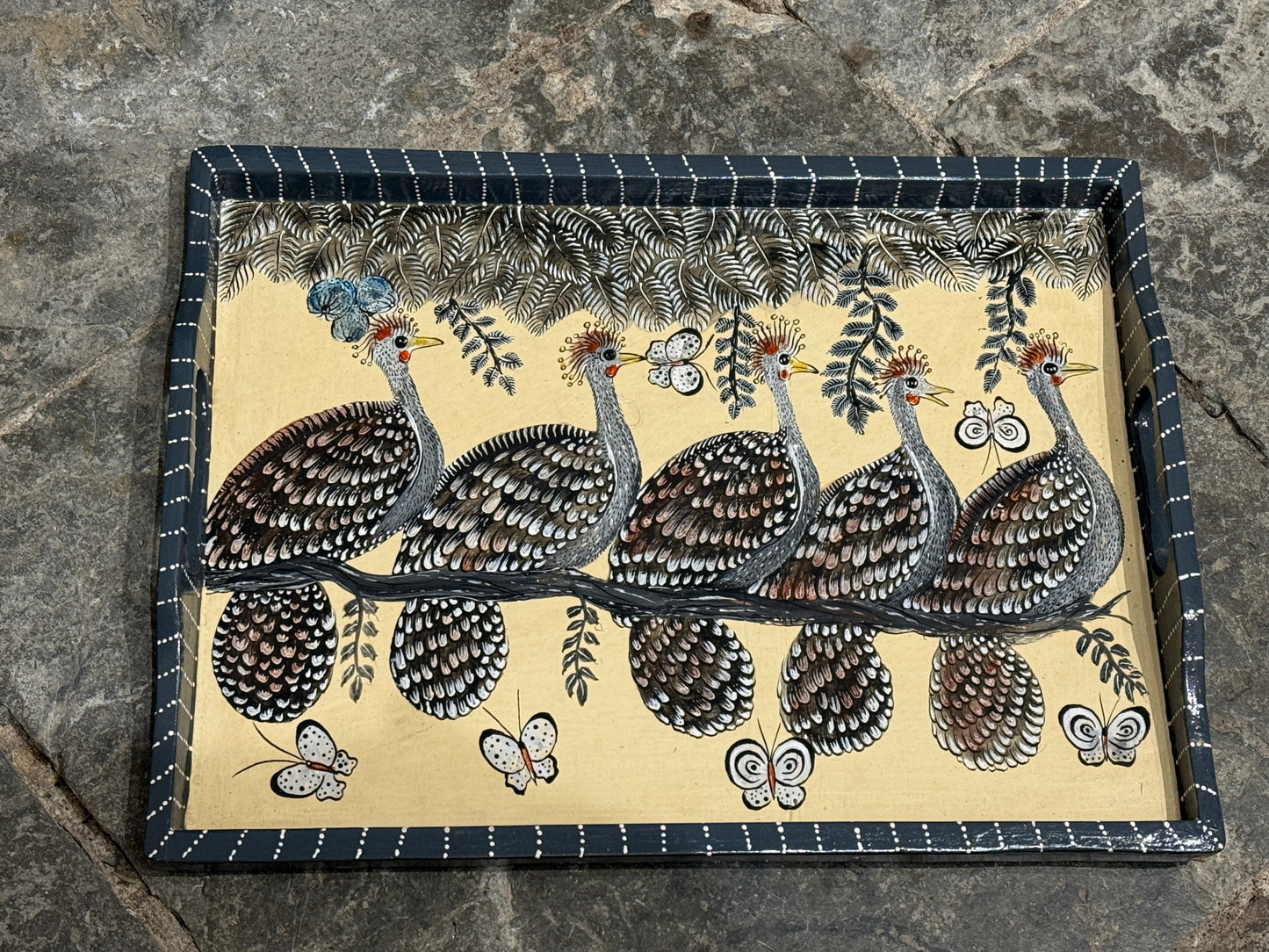 Handmålad bricka fåglar på gren