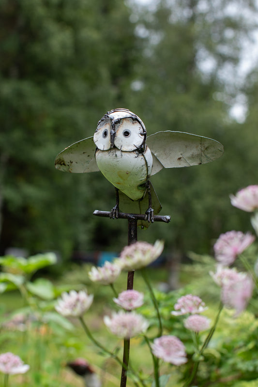 Flygande Vit UGGLA på pinne 14 cm återbruk