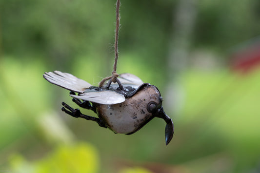 Flygande liten fredsduva återbruk