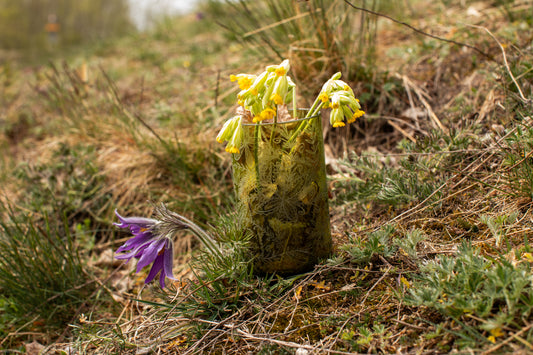 Handgraverad glasvas floral mossgrön