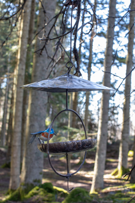 Hängande fågelbad/bord med tak BLÅ FÅGEL återbruk