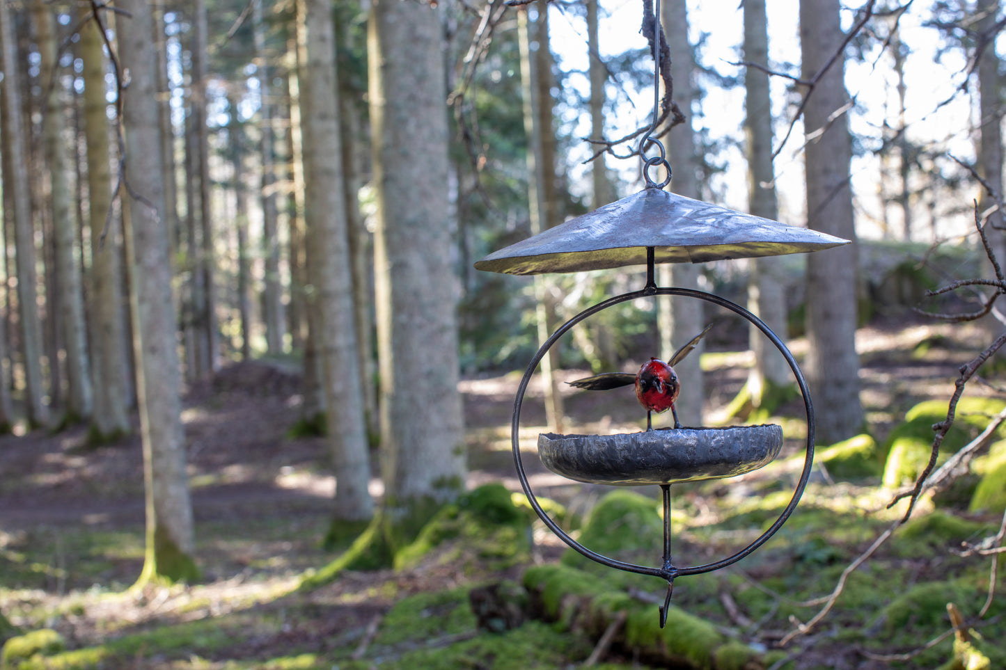 Hängande fågelbad med tak RÖD FÅGEL återbruk