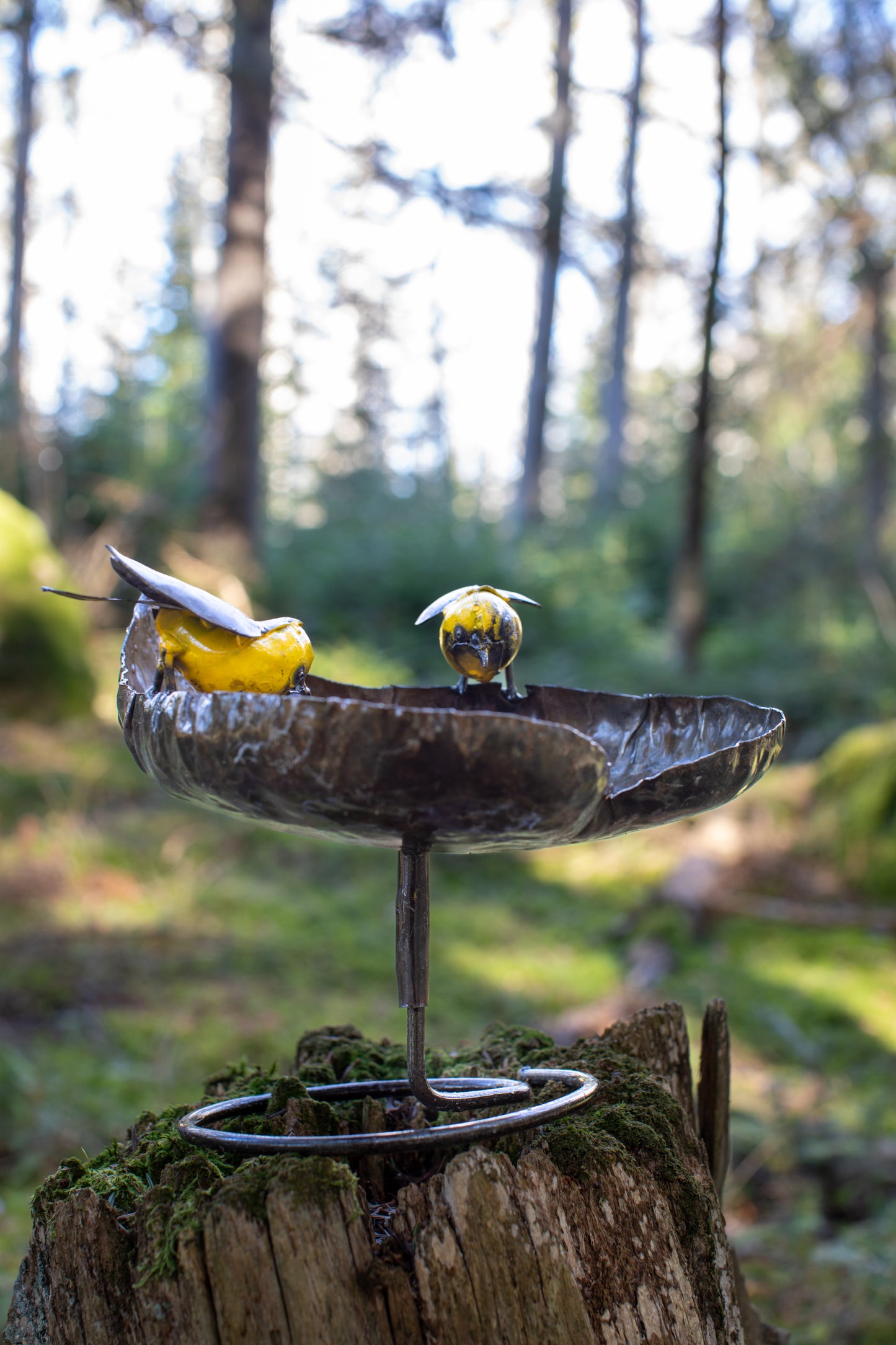 Stående fågelbad/bord GULA FÅGLAR 25 cm återbruk